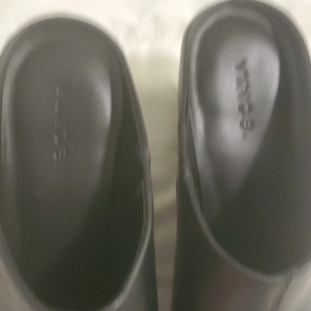 Vince Black Leather Slip-On Loafers Wedge - Picture 2 of 10